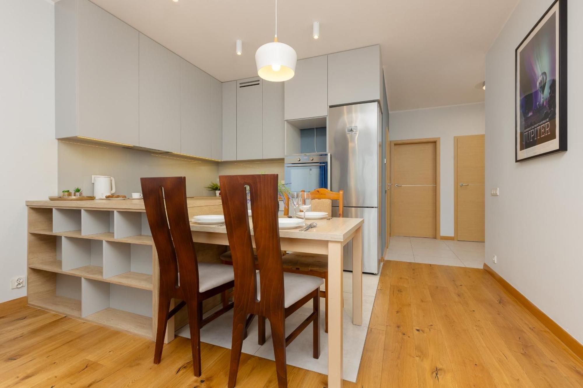 2 Bedroom Beautiful Surroundings Miedzyborska Street By Renters Warschau