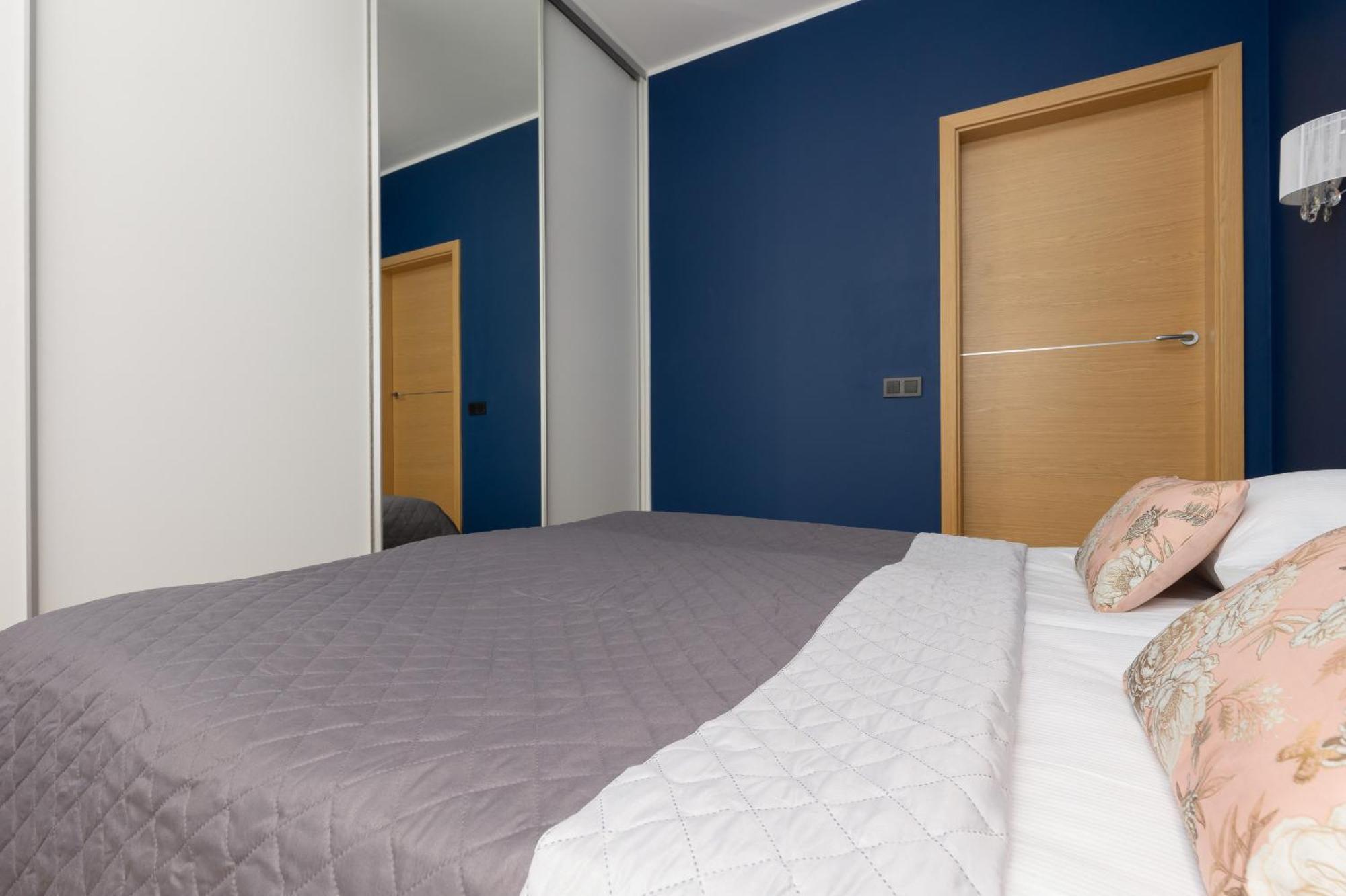 2 Bedroom Beautiful Surroundings Miedzyborska Street By Renters Warschau