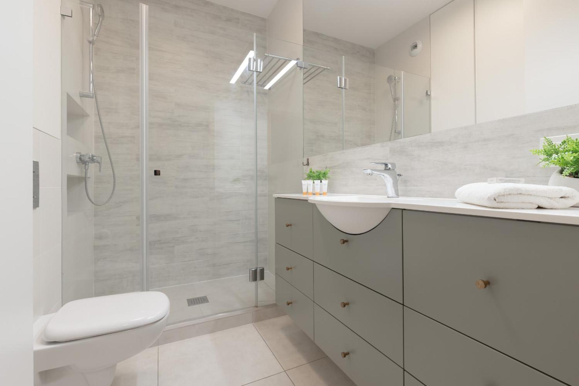 2 Bedroom Beautiful Surroundings Miedzyborska Street By Renters * Warschau